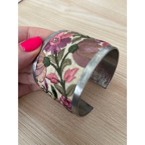 Light Pink Flower Embroidery Cuff Bracelet - Picture 4 of 5